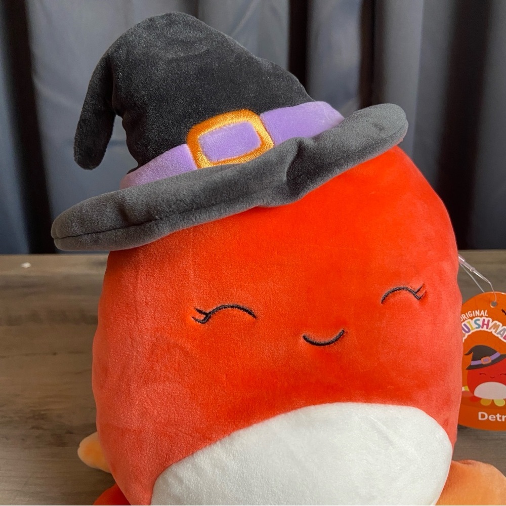 Detra the Octopus, 8”,‎ a Halloween-Squishmallow wearing a witch's hat - Picture 2 of 9